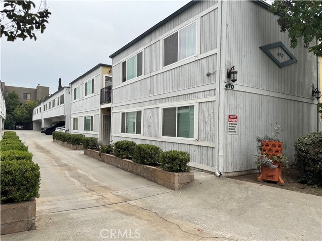 Building Photo - 470 S Los Robles Ave