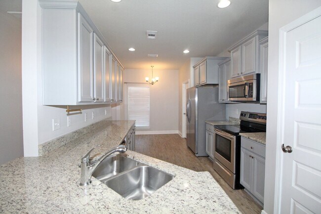 Building Photo - Coming Soon! Pet-Friendly 3-Bed Home with ...