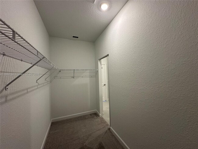 Building Photo - 402 SE Crossoak Ln