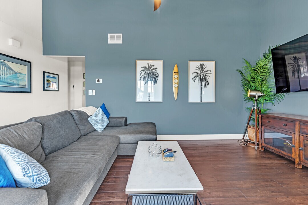 Living room - 5653 Riley St