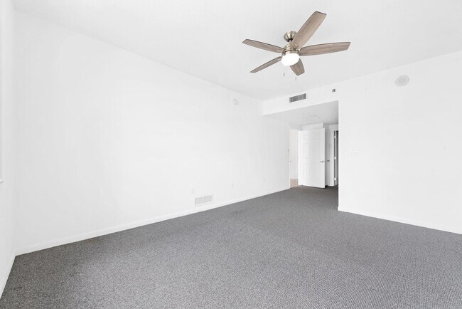 Building Photo - 1819 SE 17th St