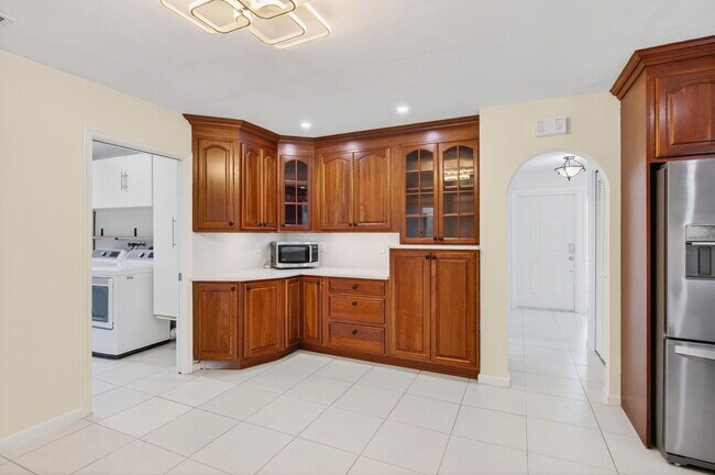 Building Photo - 699 NW 16th Ave