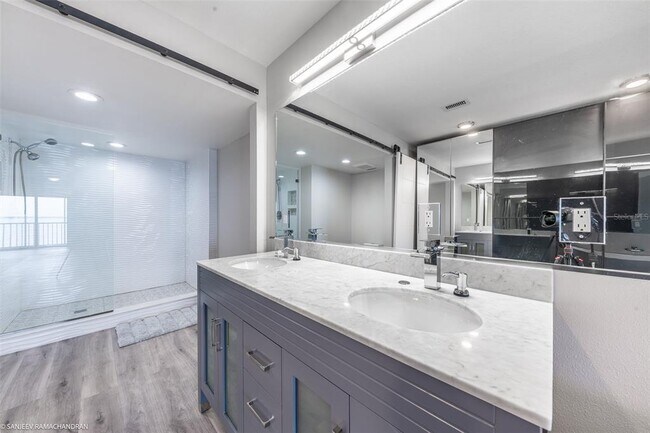 Building Photo - 1750 Jamaica Way