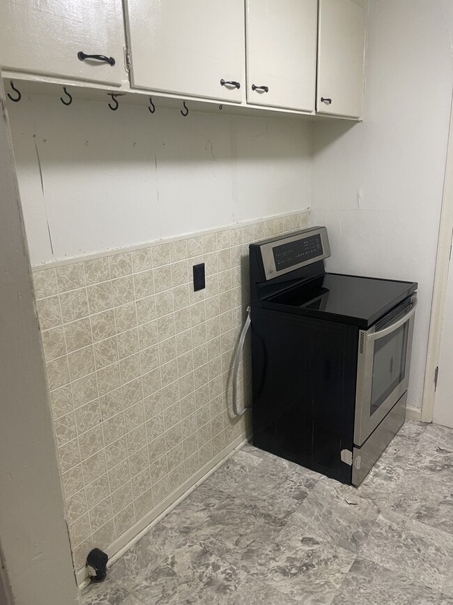 Building Photo - 1658 N Bluff St