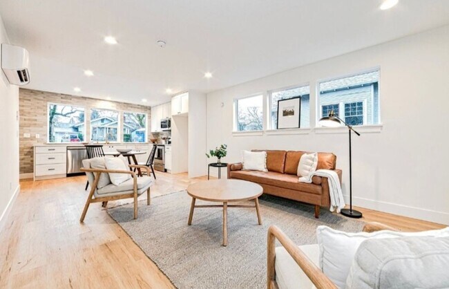 Building Photo - 617 N Lombard St