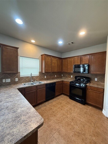 Building Photo - 9011 Plume Tree Dr