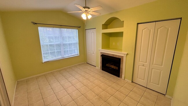 Building Photo - Two Bedroom, One Bath in Orlando - Priced ...