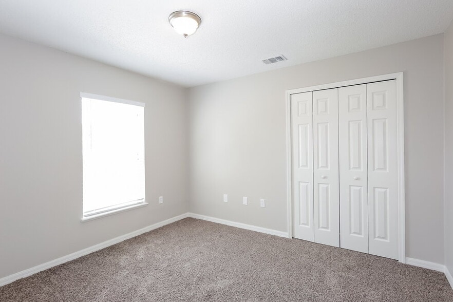 Building Photo - 10402 Opus Dr