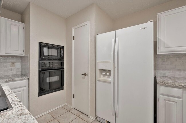 Building Photo - 2011 Creek Valley Ln