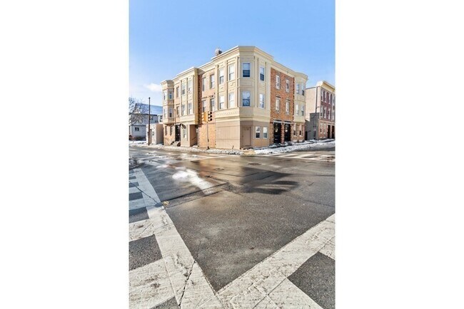 Building Photo - 280 Cross St