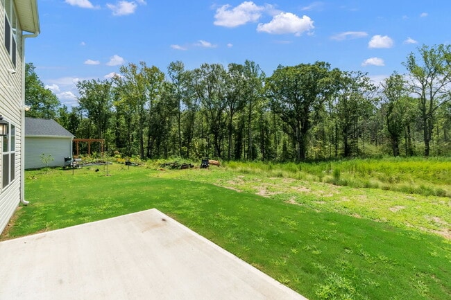 Building Photo - PRICE DROP! Spacious Westbriar Woods Home ...