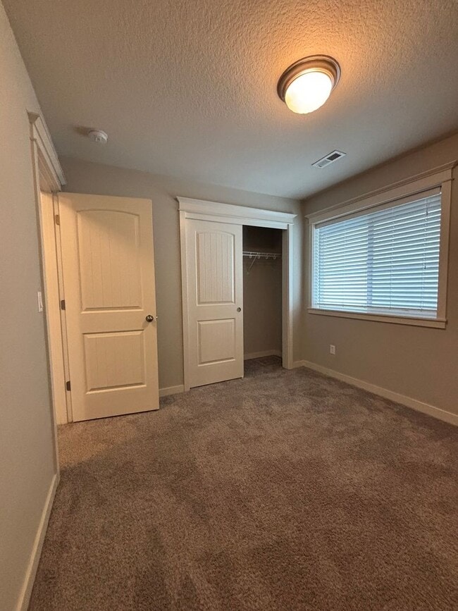 Building Photo - Newer 2 Story Home in Newberg   SHOWINGS  START  MAY 15th