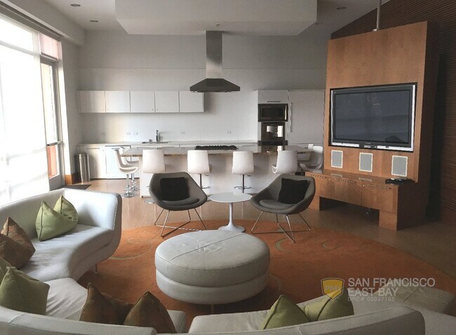 Building Photo - Luxurious SOMA Grand Condo: 3 Bed / 2 Bath...