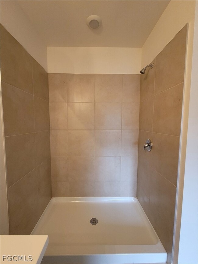 Building Photo - 337 SW 30th Ave