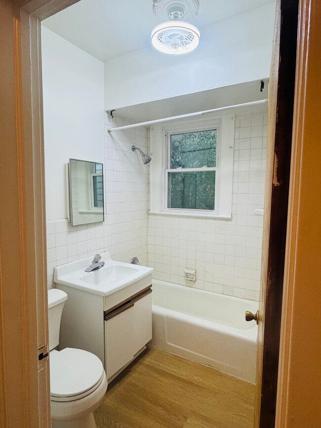 Building Photo - 183 Broad St