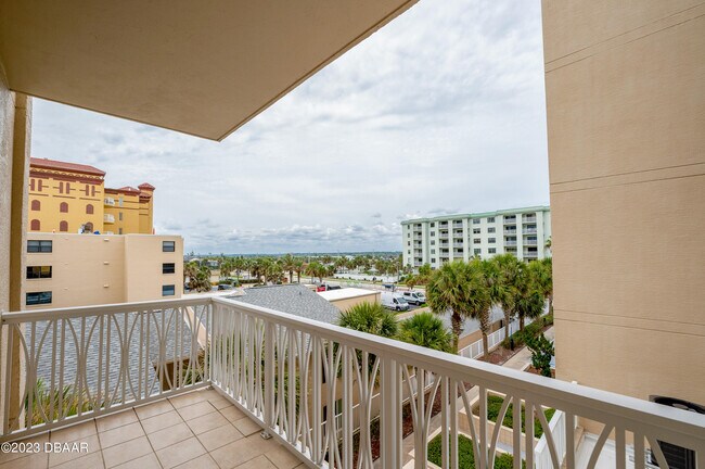 Building Photo - 3801 S Atlantic Ave