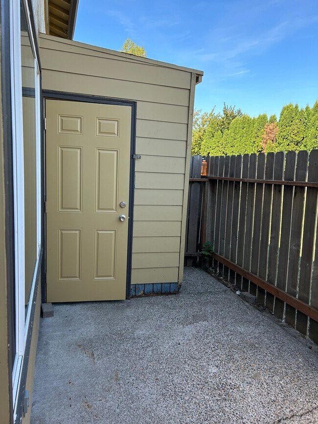 Building Photo - (749) Jackson Square - 2 Bedroom / 1.5 Bat...