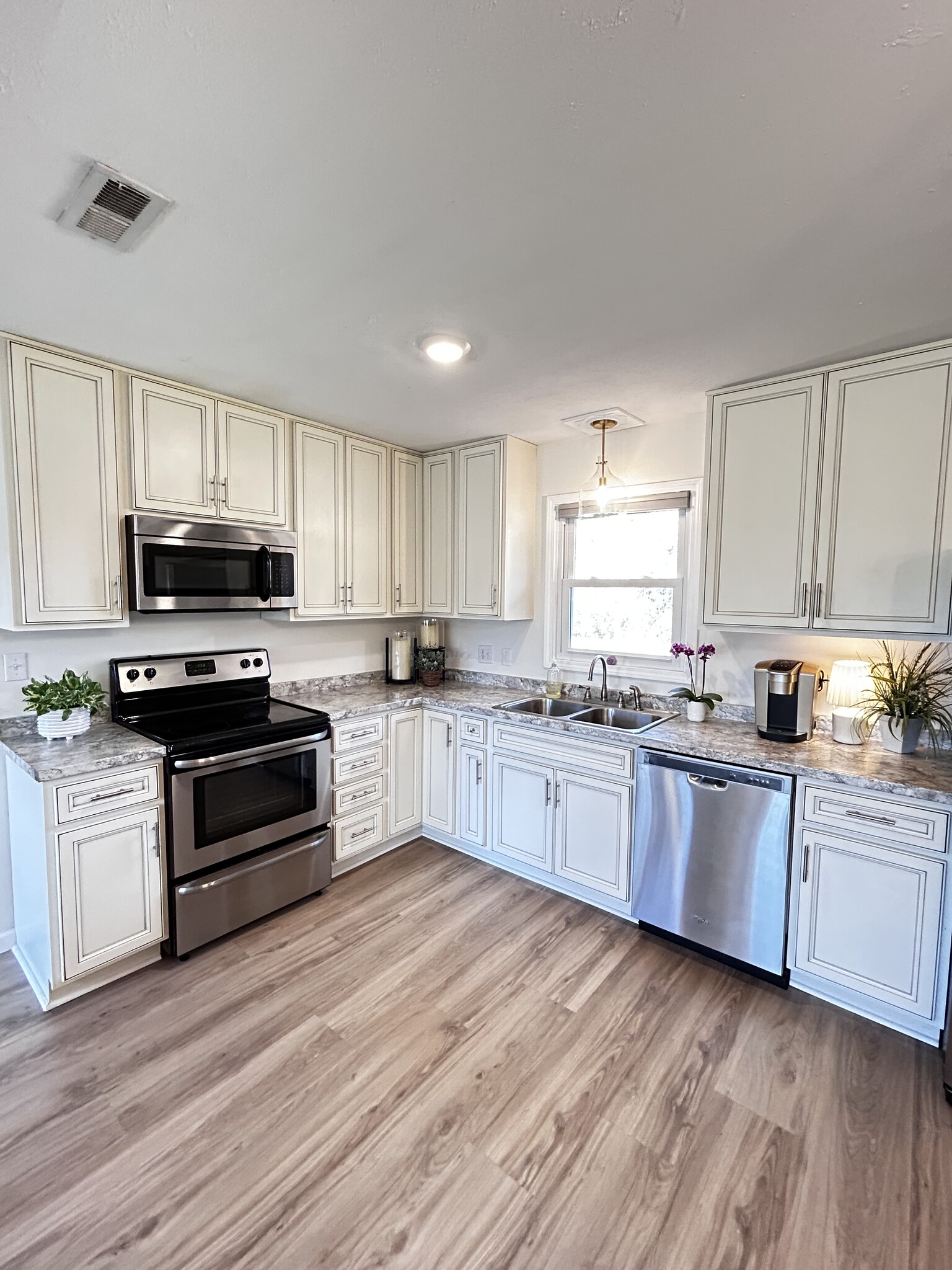 Building Photo - 4214 Englewood Blvd