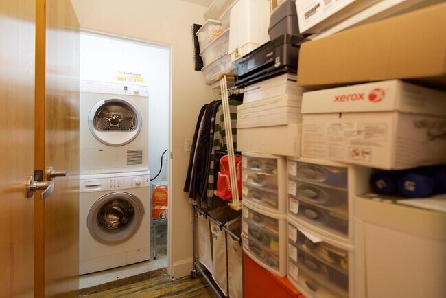 Building Photo - 106 N High St