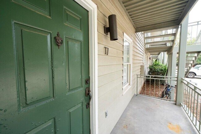 Building Photo - 211 W Longleaf Dr