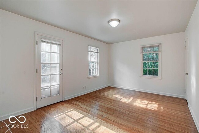 Building Photo - 5043 Boulevard Pl