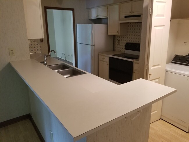 Building Photo - Camelot