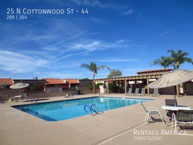 Building Photo - 2 Master Bedrooms in Fully Remodeled, Sing...