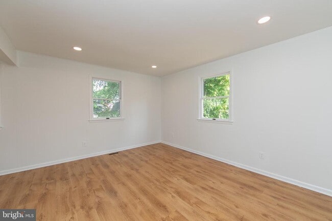 Building Photo - 32 Willis Ave