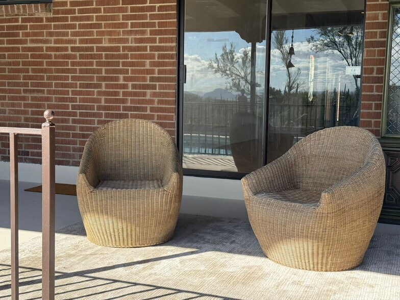 Building Photo - 1402 E Big Rock Rd