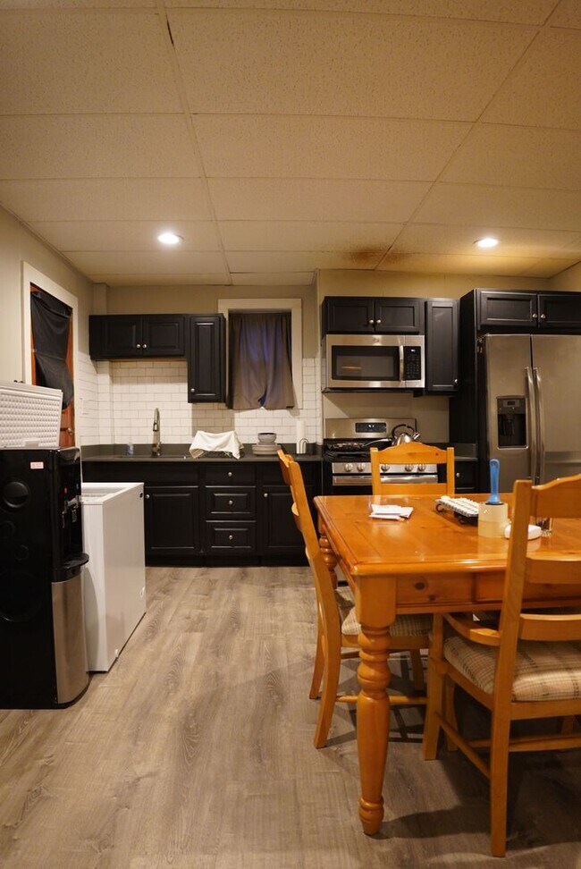 Building Photo - 3216 Jane St