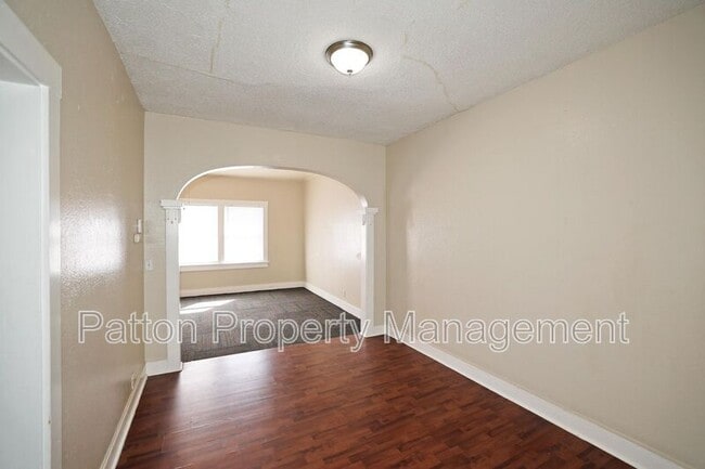 Building Photo - 2216 S Polk St