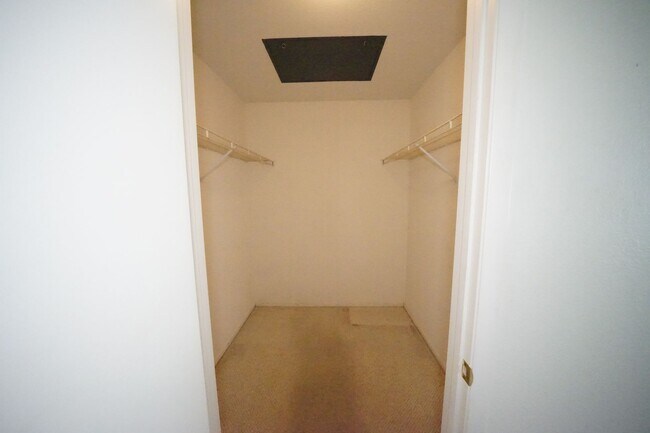 Building Photo - No Showings until 4/10/2026