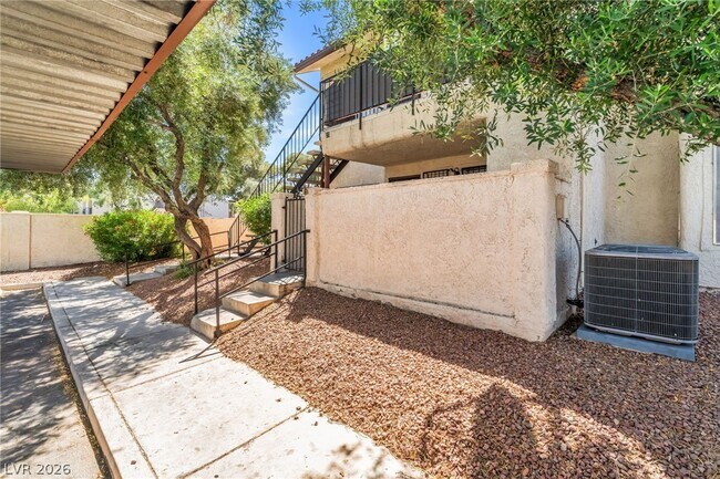 Building Photo - 3683 Lucido Dr
