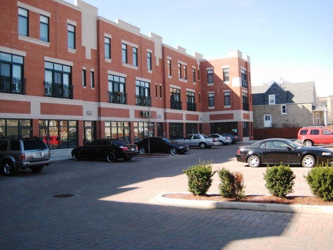 Primary Photo - 4521 W Lawrence Ave