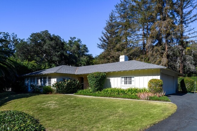 Primary Photo - 905 Camino Viejo Rd