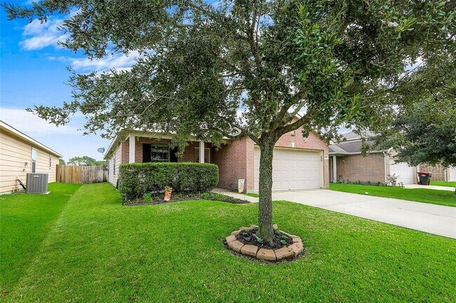 Building Photo - 8022 Yaupon View Dr