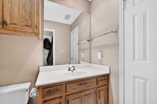 Building Photo - 3202 Tealwood Pl