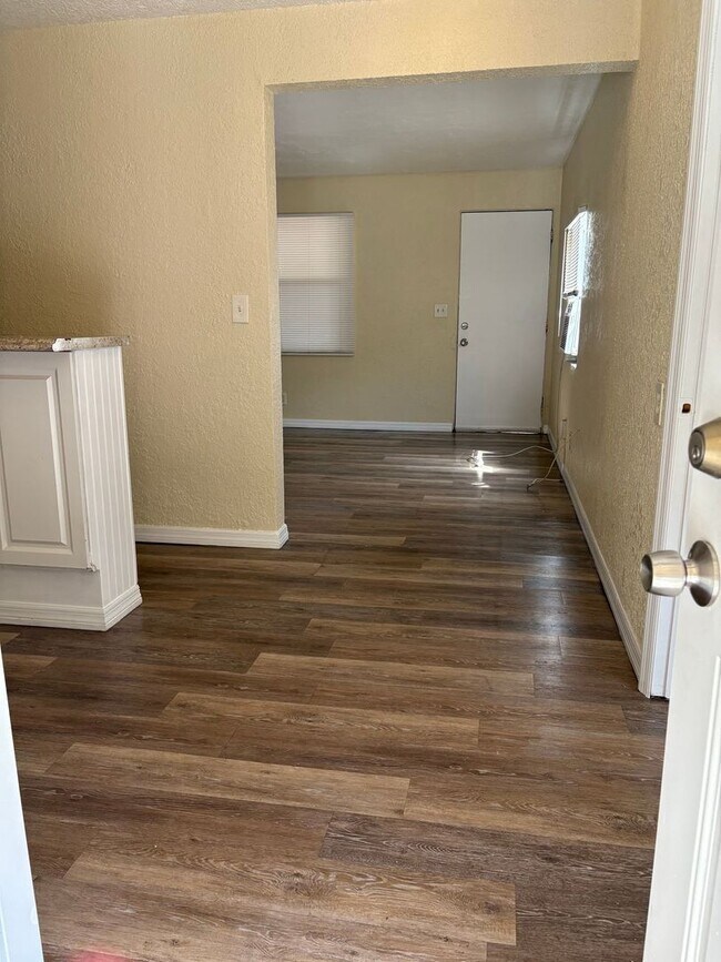 Building Photo - House for Rent - St Petersburg 3 Bedroom 1...