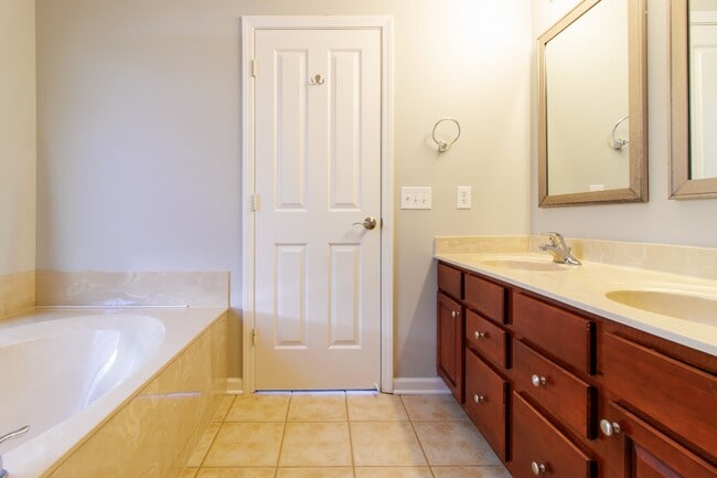 Building Photo - 1006 Cavendish Dr