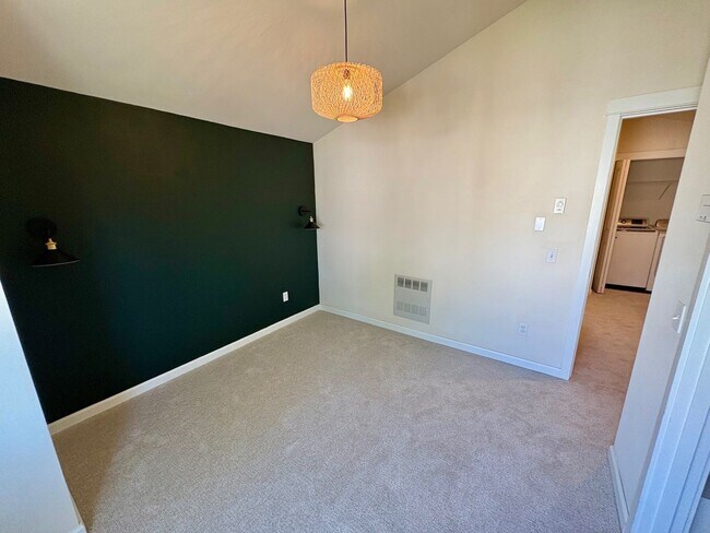 Building Photo - 1122 N 92nd St
