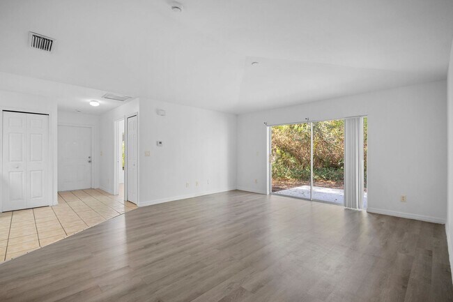 Building Photo - 4646-4646 15th St SW