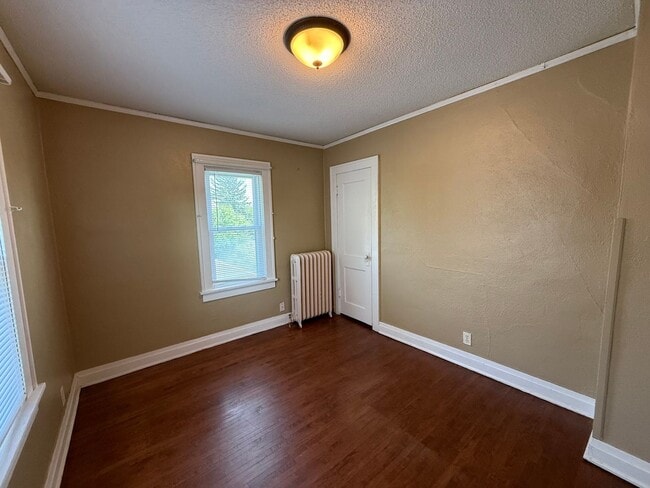 Building Photo - Charming 3 bedroom 1 bath in University/Lexington neighborhood!