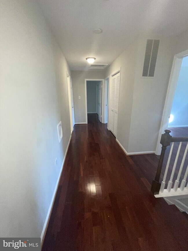 Building Photo - 6463 Honey Tree Ct