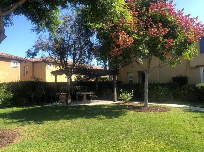 Building Photo - 13325 Calle Del Campo