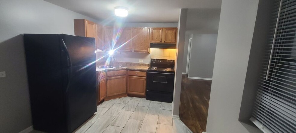 Building Photo - 6205 S Michigan Ave