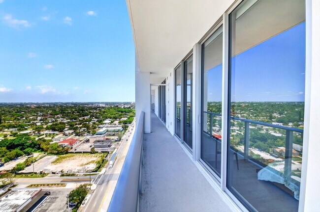 Building Photo - 220 Lake Shore Dr