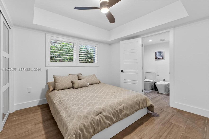 Building Photo - 3231 Salzedo St