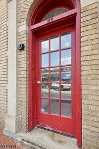 Building Photo - 166 Maplewood Ave
