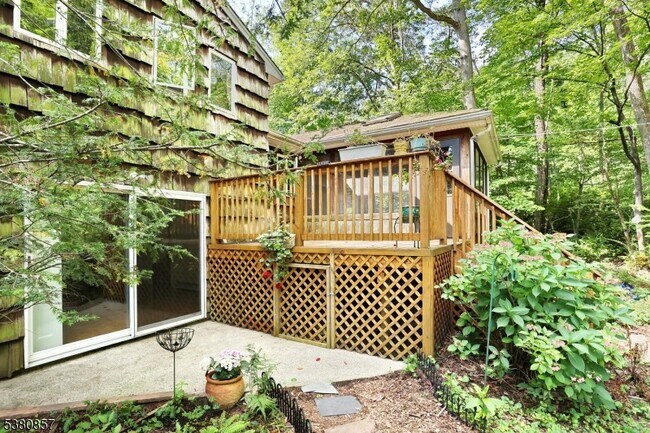 Building Photo - 6 Catherine Ct