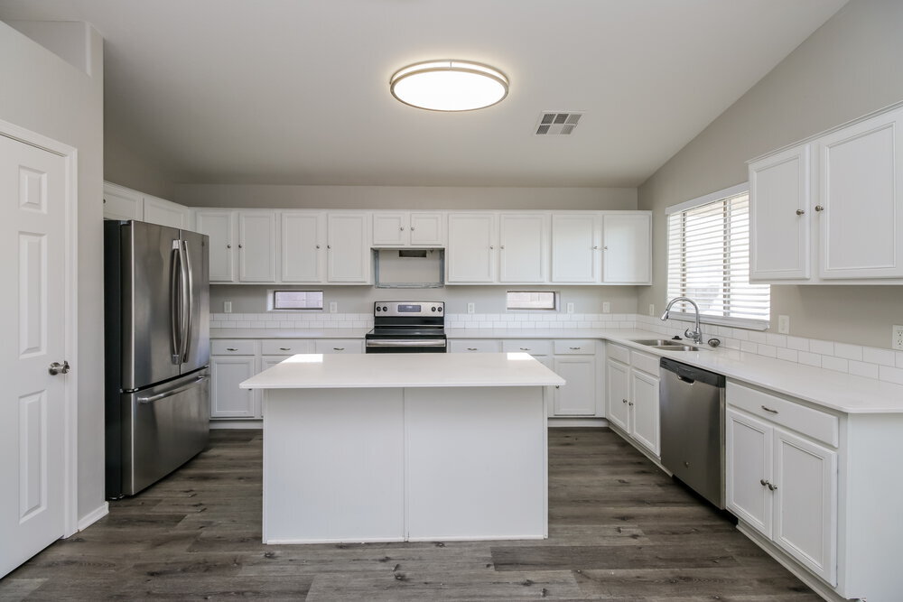 Building Photo - 5605 S 11th Pl